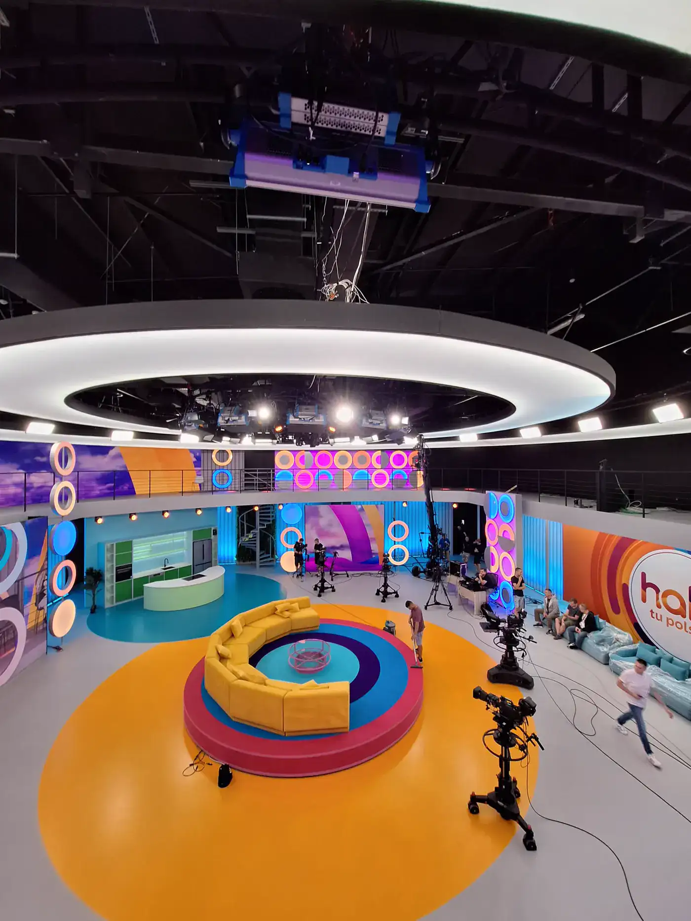 Studio HaloTuPolsat po montażu scenografii